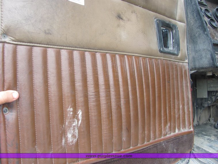 image for item 9047 1996 Kenworth Construct W900B semi truck