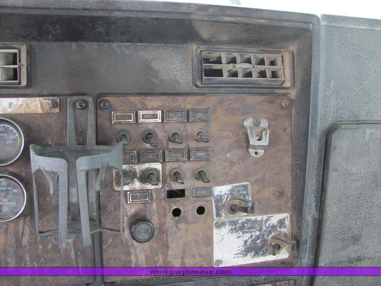 image for item 9047 1996 Kenworth Construct W900B semi truck