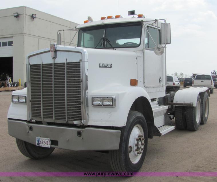 image for item 9048 1996 Kenworth Construct W900 semi truck
