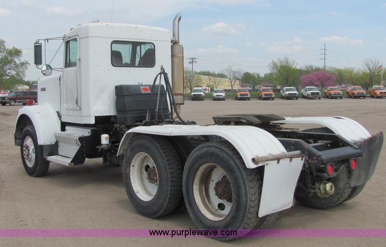 image for item 9048 1996 Kenworth Construct W900 semi truck