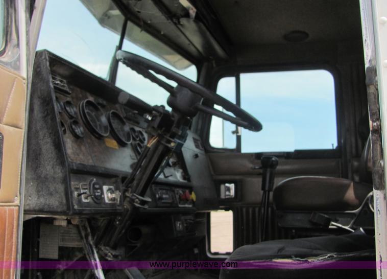 image for item 9048 1996 Kenworth Construct W900 semi truck