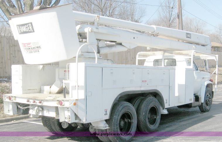 image for item 9579 1975 GMC 6500 boom truck