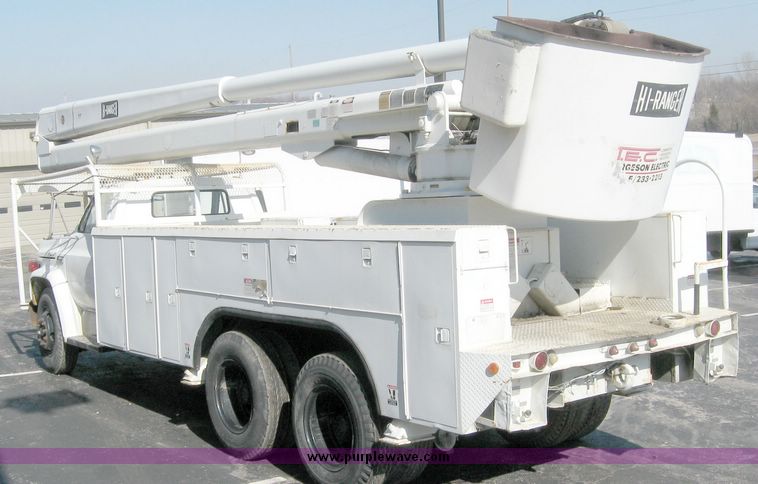 image for item 9579 1975 GMC 6500 boom truck