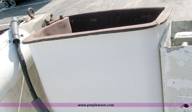 image for item 9579 1975 GMC 6500 boom truck