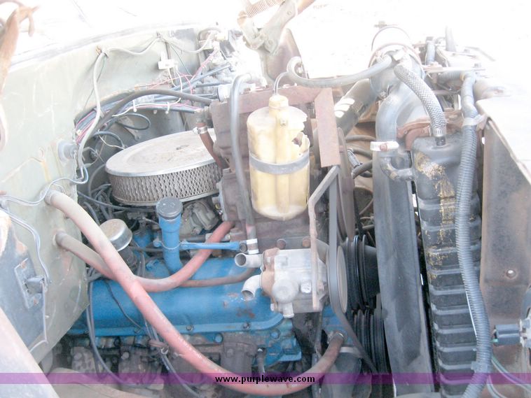 image for item 9579 1975 GMC 6500 boom truck