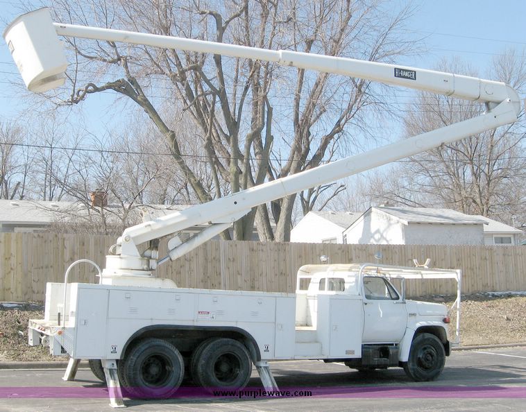 image for item 9579 1975 GMC 6500 boom truck