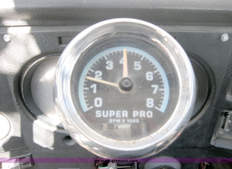 image for item 9579 1975 GMC 6500 boom truck