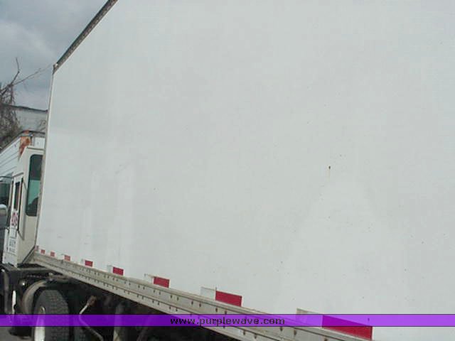image for item 1001 1982 Monon dry van semi trailer