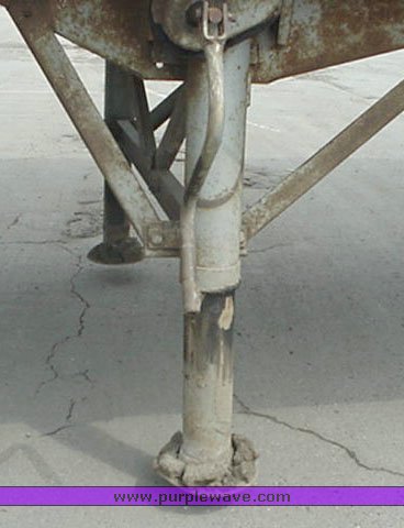 image for item 1001 1982 Monon dry van semi trailer