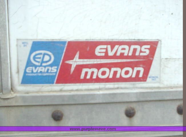 image for item 1001 1982 Monon dry van semi trailer