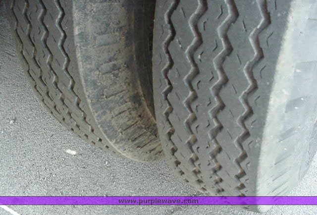 image for item 1002 1983 Dunham dry van semi trailer