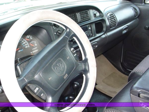 image for item 1100 2001 Dodge Ram 2500