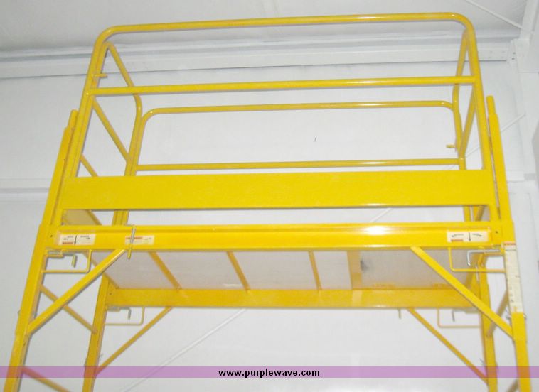 image for item 2095 Scaffold giant 12' rolling scaffolding