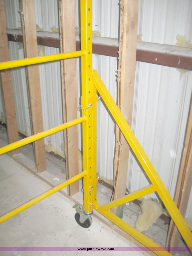 image for item 2095 Scaffold giant 12' rolling scaffolding