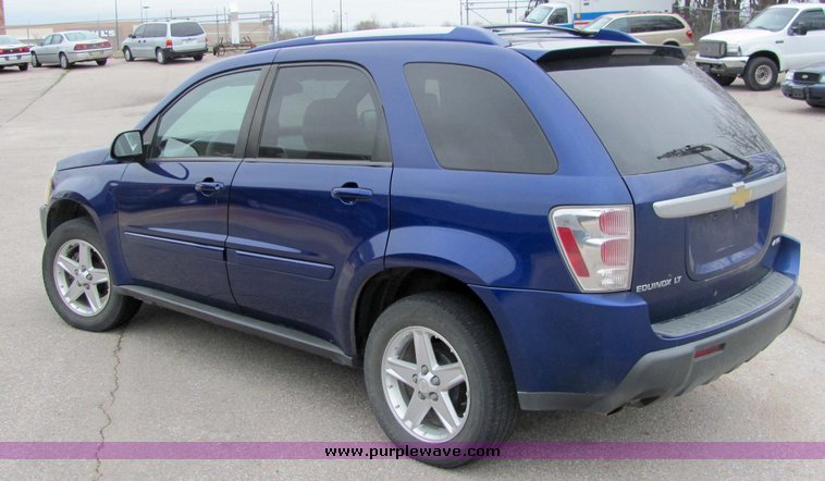 image for item 3062 2005 Chevrolet Equinox LT