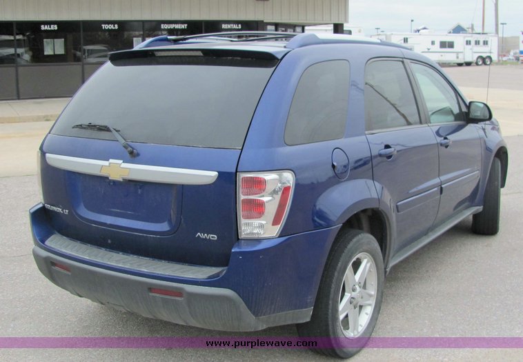 image for item 3062 2005 Chevrolet Equinox LT