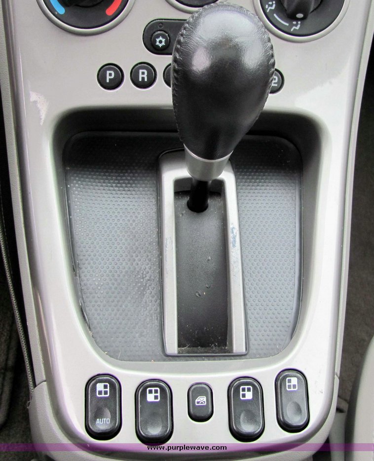 image for item 3062 2005 Chevrolet Equinox LT