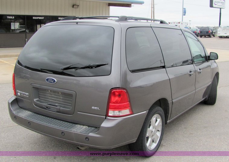 image for item 3063 2006 Ford Freestar SEL