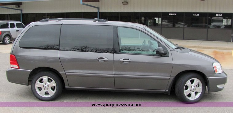 image for item 3063 2006 Ford Freestar SEL