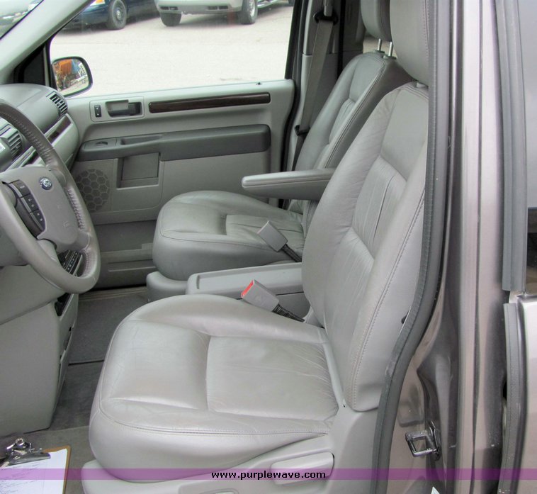 image for item 3063 2006 Ford Freestar SEL