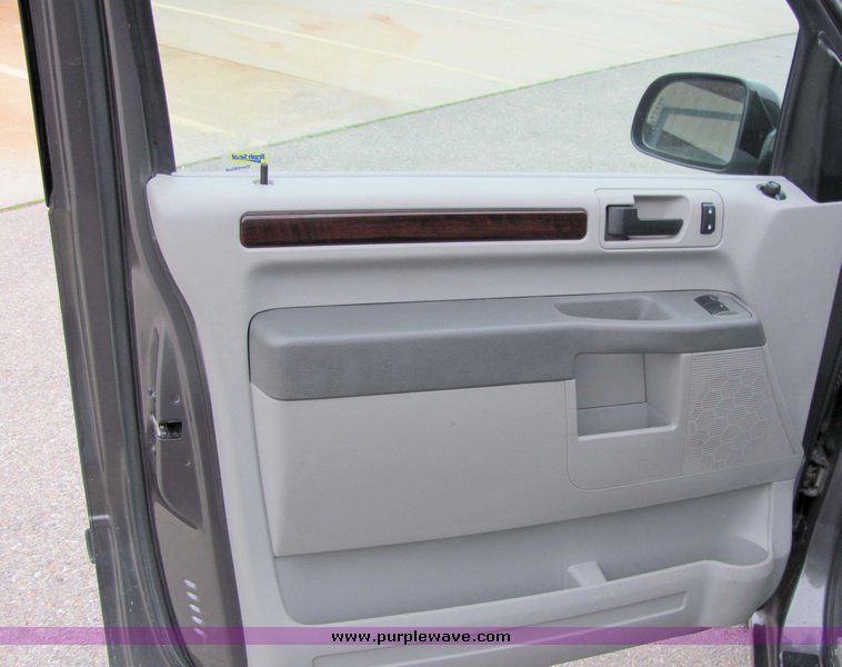 image for item 3063 2006 Ford Freestar SEL