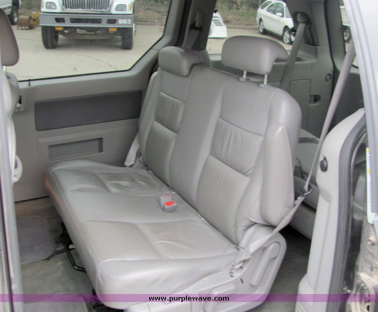 image for item 3063 2006 Ford Freestar SEL