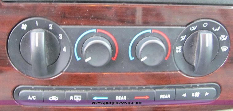 image for item 3063 2006 Ford Freestar SEL