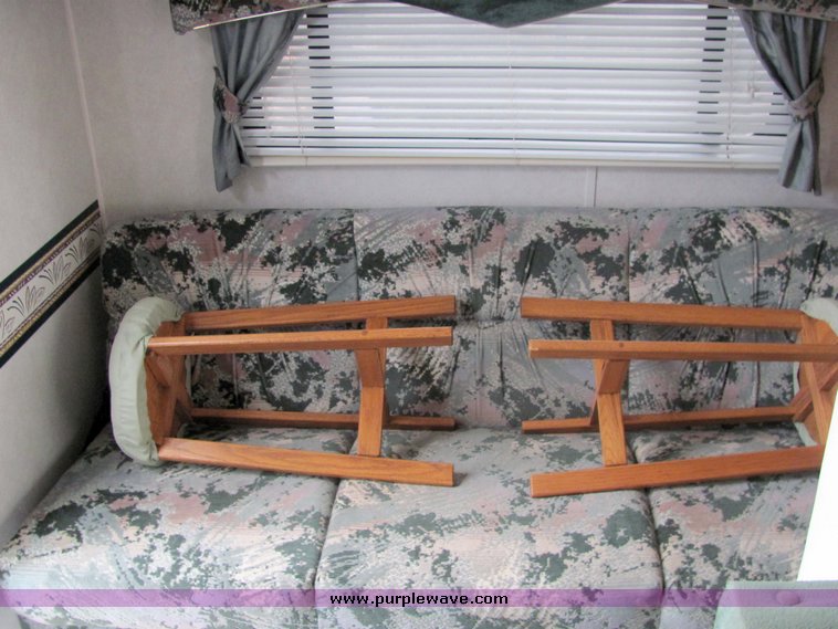 image for item 3067 1998 Forest River Wildwood 25' tandem axle fifth wheel camper