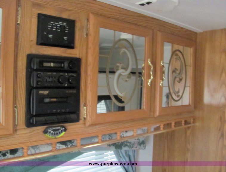 image for item 3067 1998 Forest River Wildwood 25' tandem axle fifth wheel camper