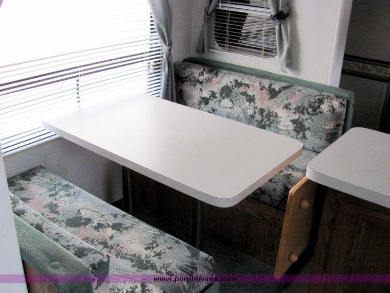 image for item 3067 1998 Forest River Wildwood 25' tandem axle fifth wheel camper