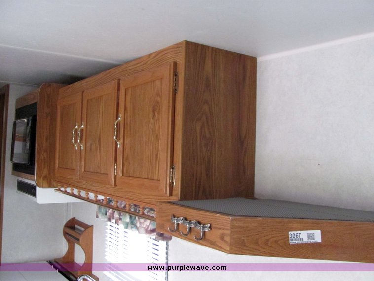 image for item 3067 1998 Forest River Wildwood 25' tandem axle fifth wheel camper