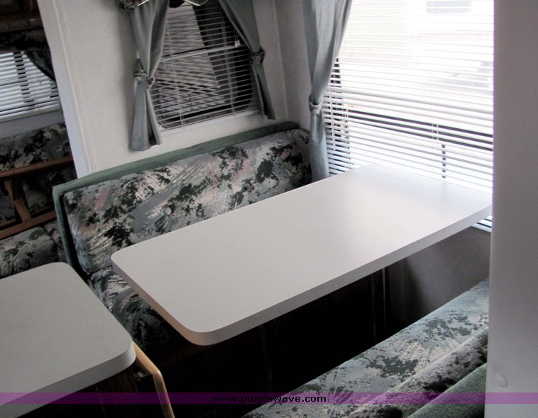 image for item 3067 1998 Forest River Wildwood 25' tandem axle fifth wheel camper