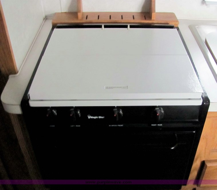 image for item 3067 1998 Forest River Wildwood 25' tandem axle fifth wheel camper