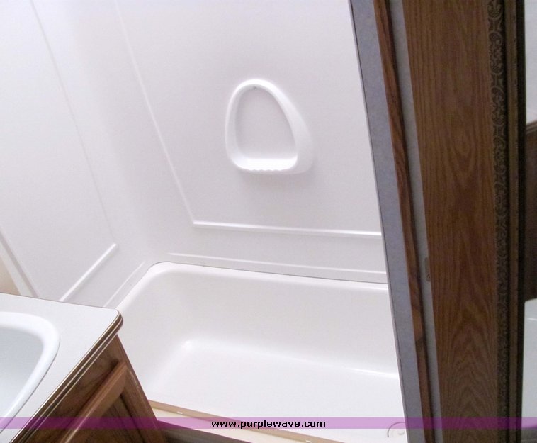 image for item 3067 1998 Forest River Wildwood 25' tandem axle fifth wheel camper