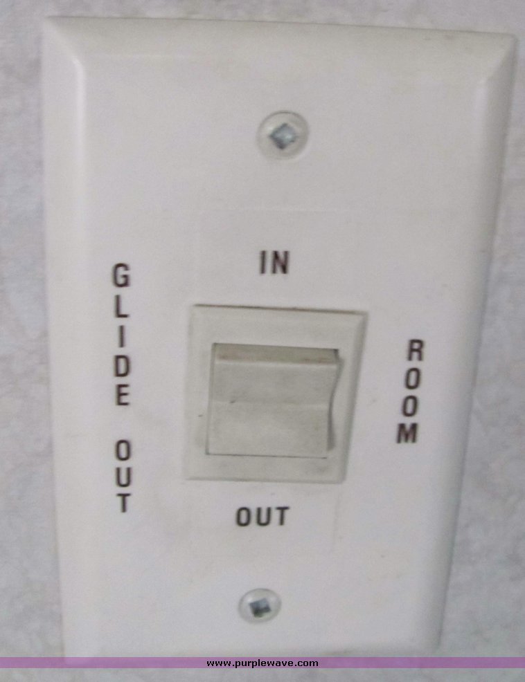 image for item 3067 1998 Forest River Wildwood 25' tandem axle fifth wheel camper