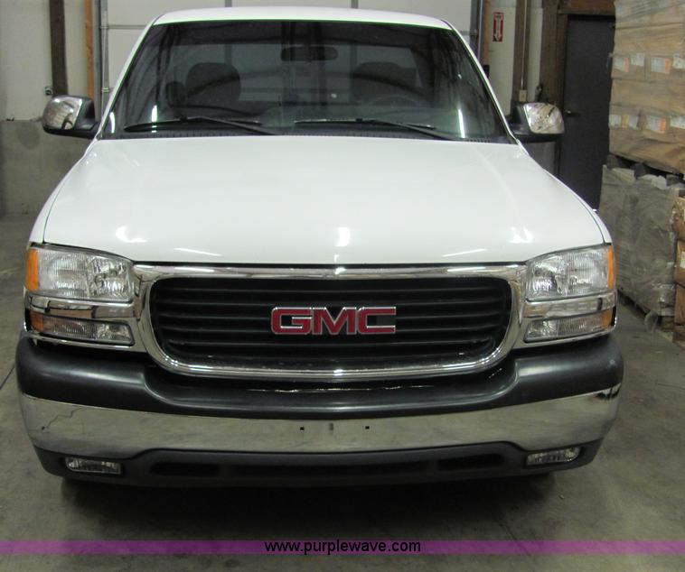 image for item 3601 2002 GMC 1500 LS pickup truck