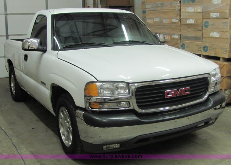 image for item 3601 2002 GMC 1500 LS pickup truck