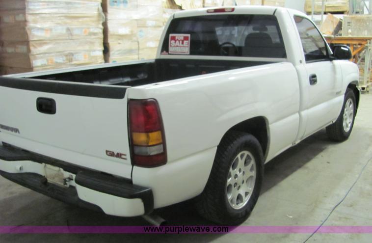image for item 3601 2002 GMC 1500 LS pickup truck