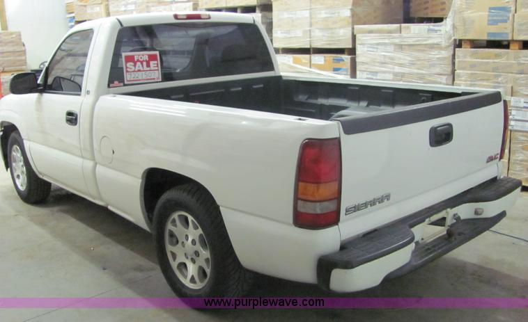image for item 3601 2002 GMC 1500 LS pickup truck