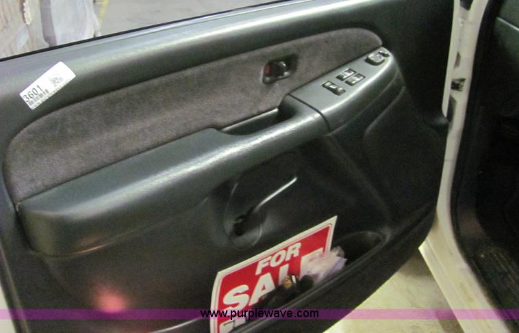 image for item 3601 2002 GMC 1500 LS pickup truck