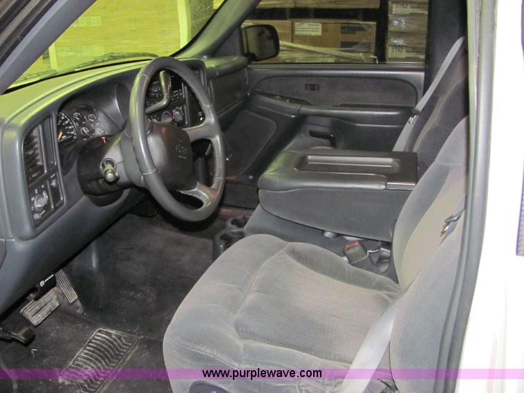 image for item 3601 2002 GMC 1500 LS pickup truck