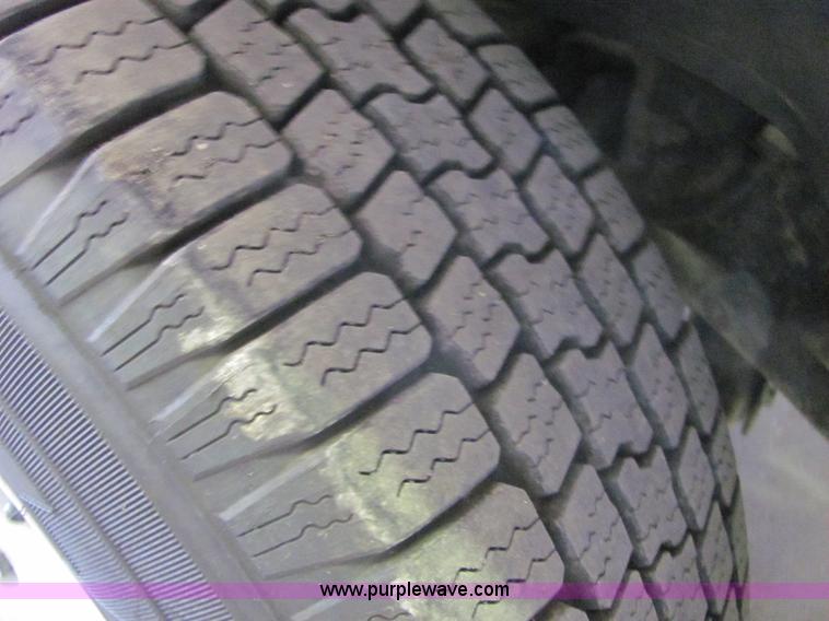 image for item 3601 2002 GMC 1500 LS pickup truck