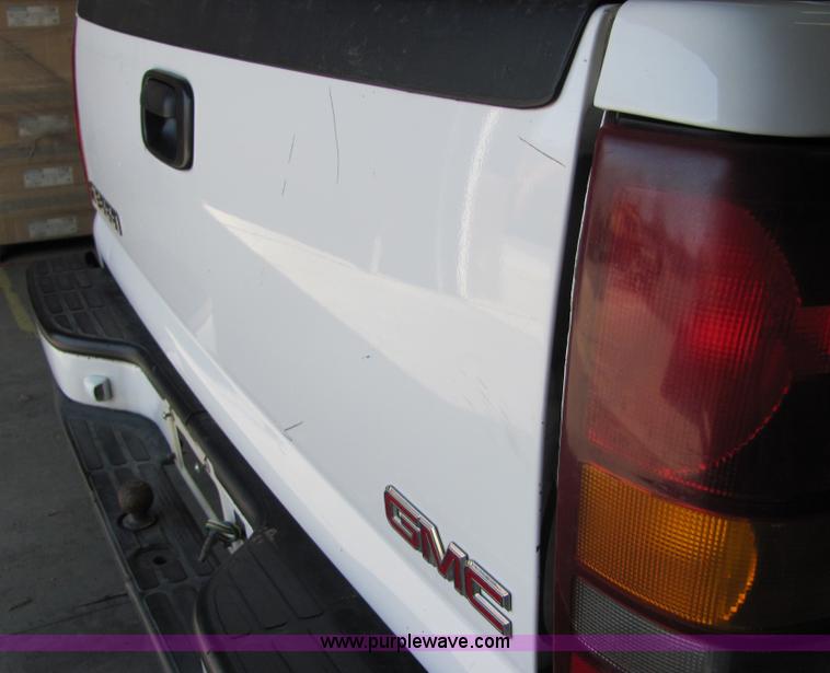 image for item 3601 2002 GMC 1500 LS pickup truck