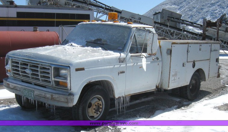 image for item 5315 1982 Ford F350 pickup