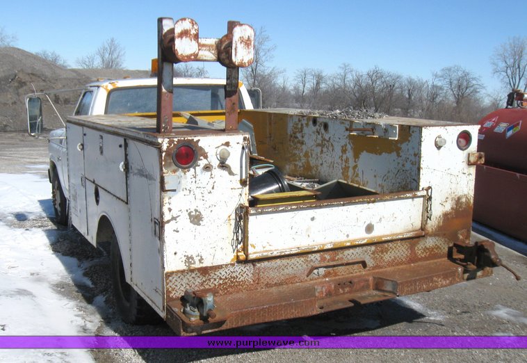 image for item 5315 1982 Ford F350 pickup