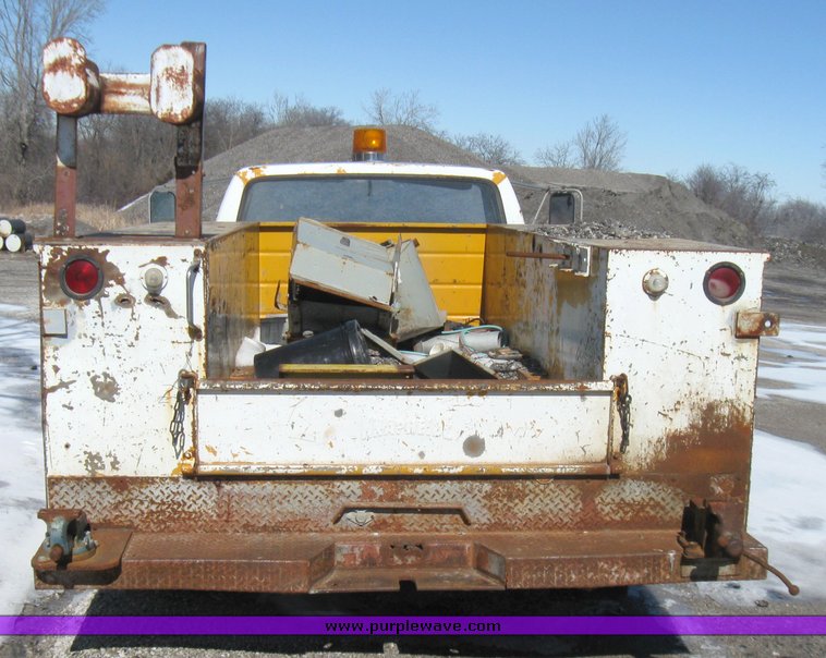 image for item 5315 1982 Ford F350 pickup