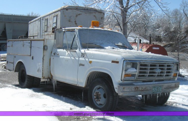 image for item 5315 1982 Ford F350 pickup