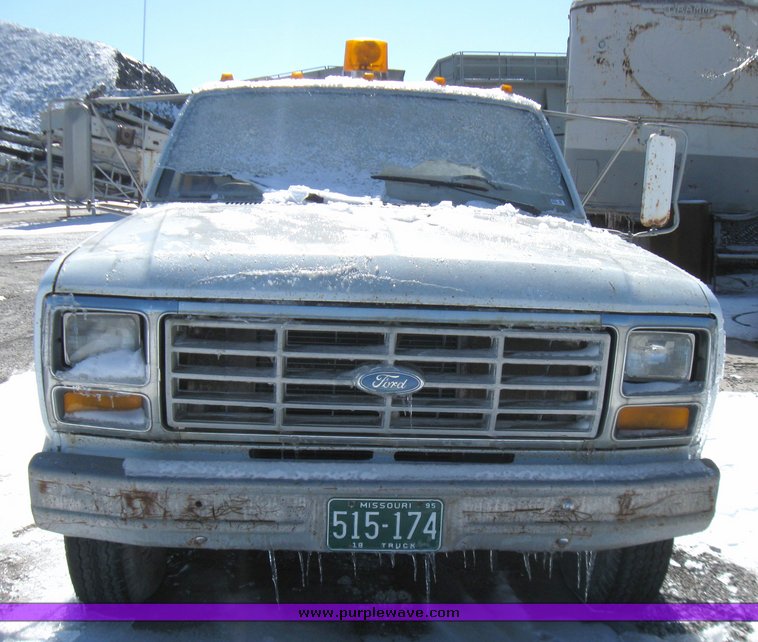 image for item 5315 1982 Ford F350 pickup