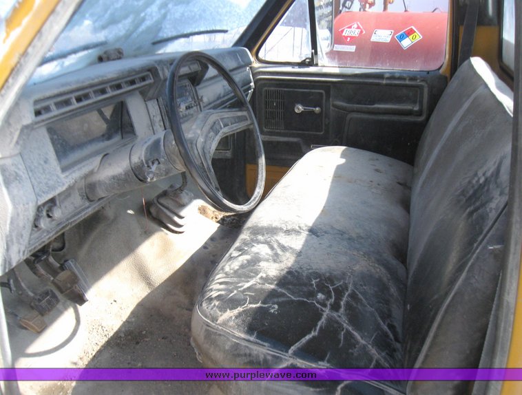 image for item 5315 1982 Ford F350 pickup