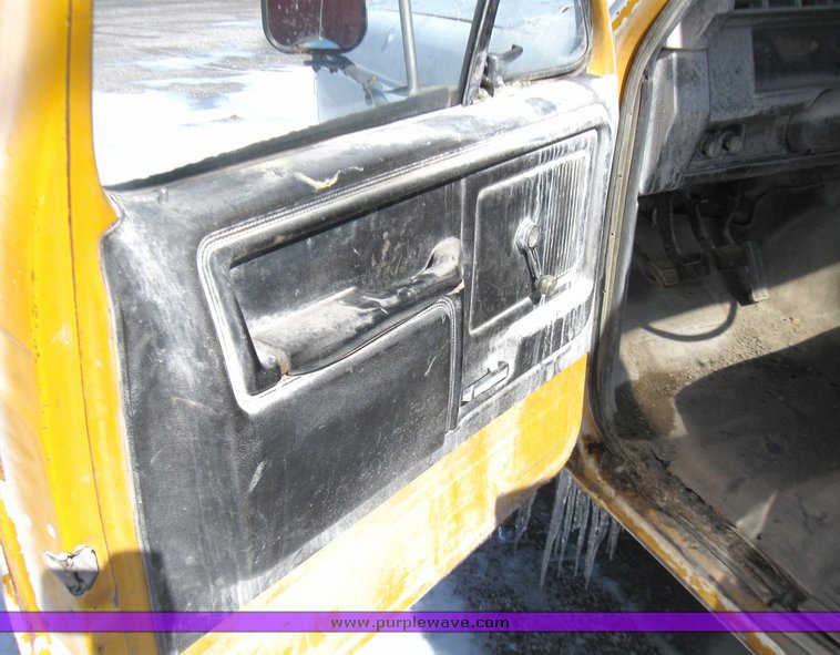 image for item 5315 1982 Ford F350 pickup